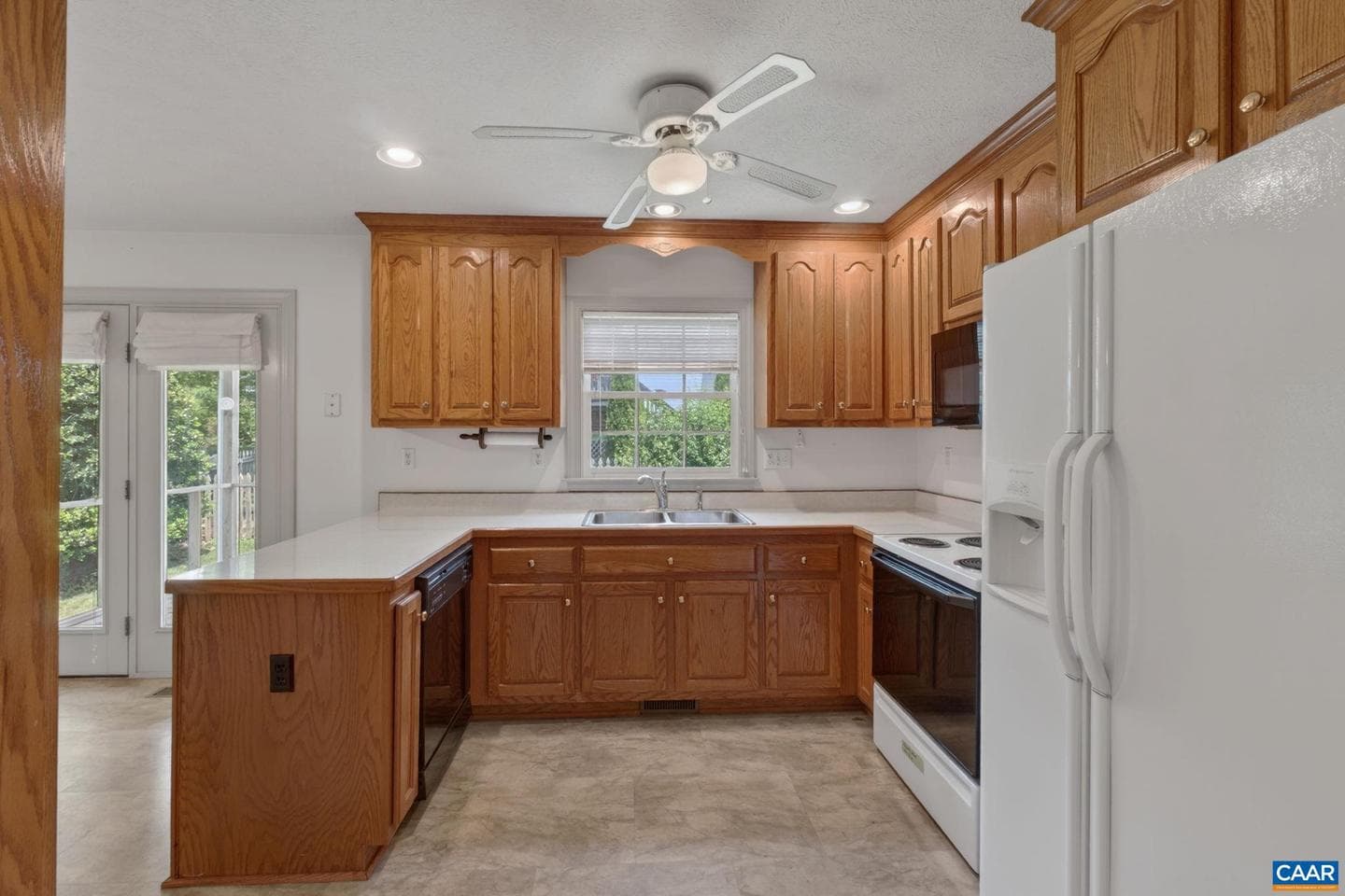 1064 Wintergreen Ln photo 11