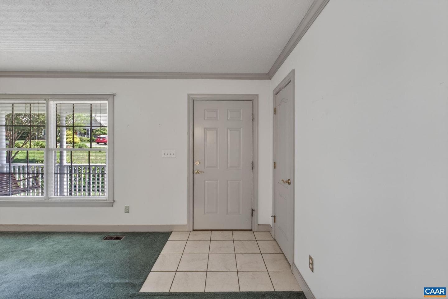 1064 Wintergreen Ln photo 3