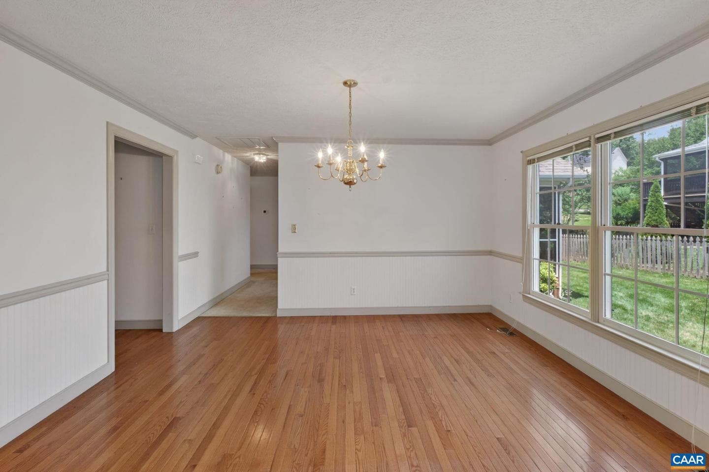 1064 Wintergreen Ln photo 8