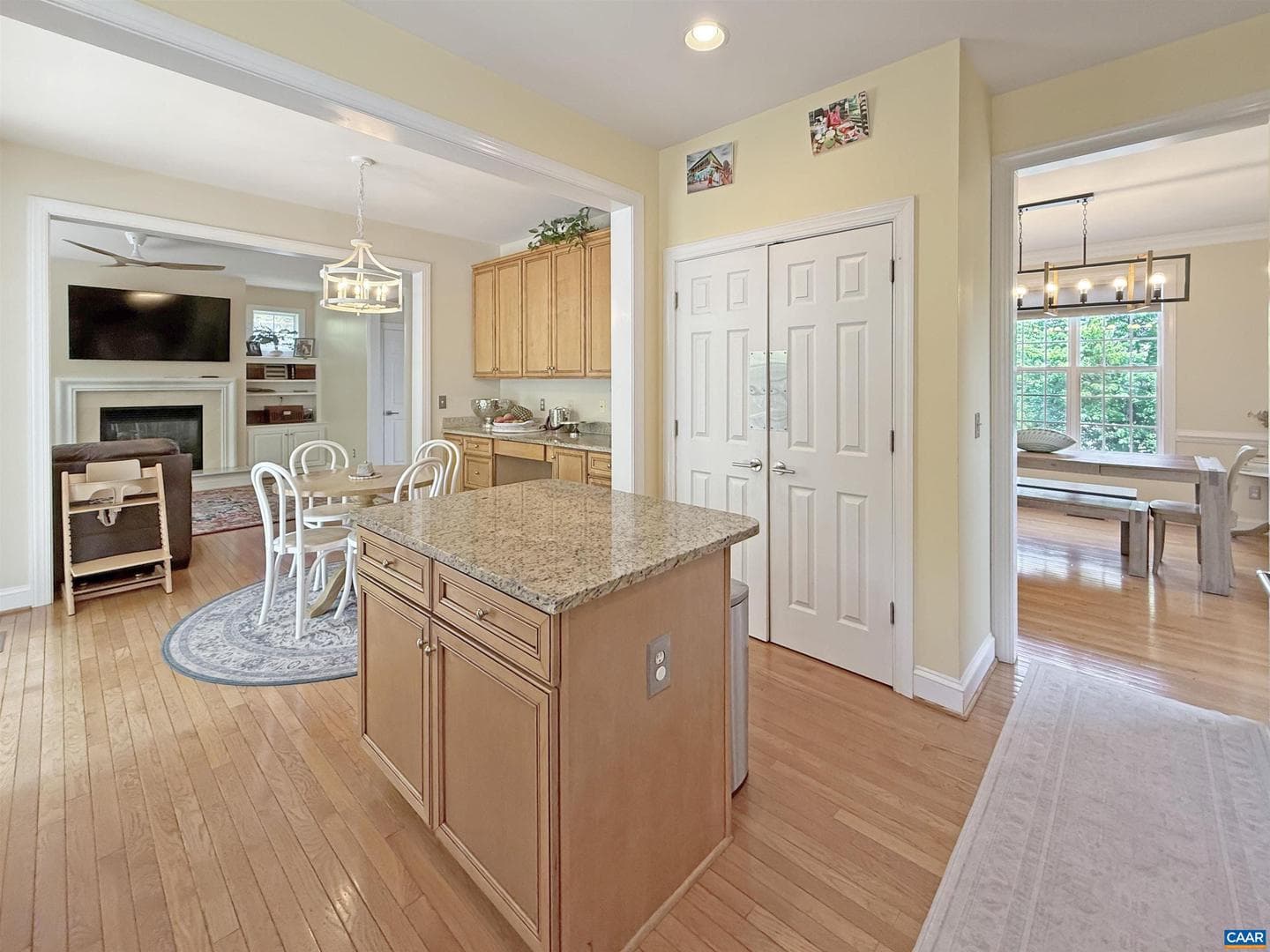 1102 Saint Charles Ct photo 4