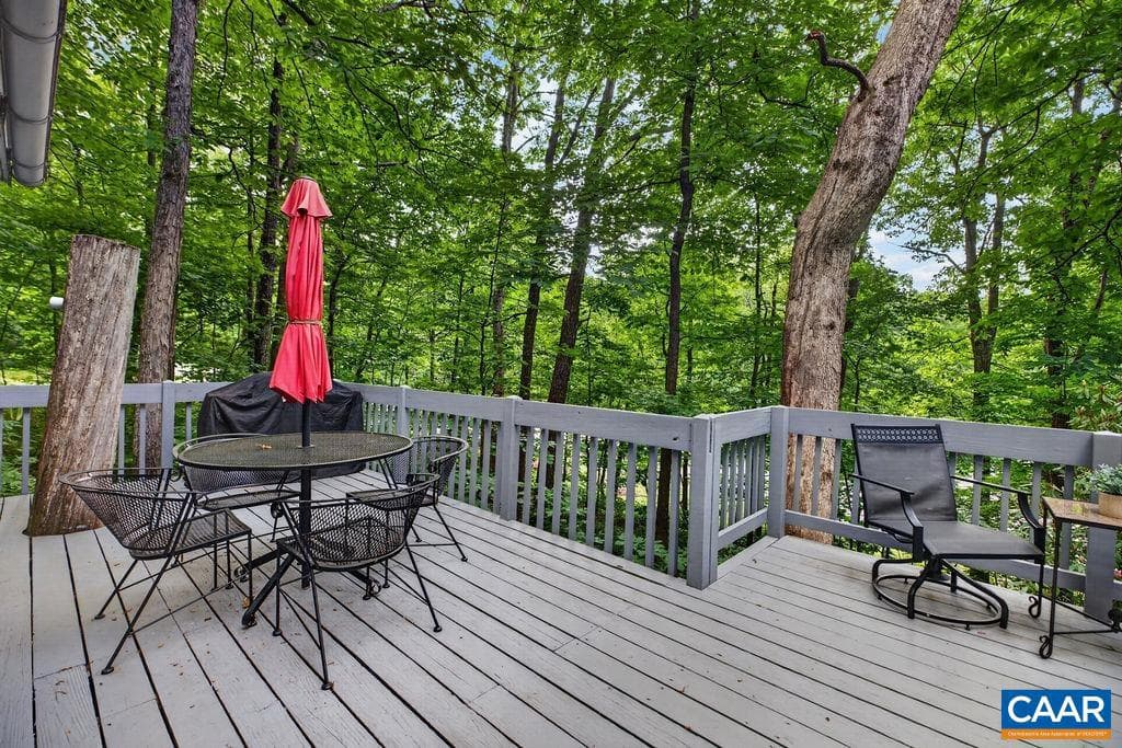 25 Hickorynut Rd photo 2
