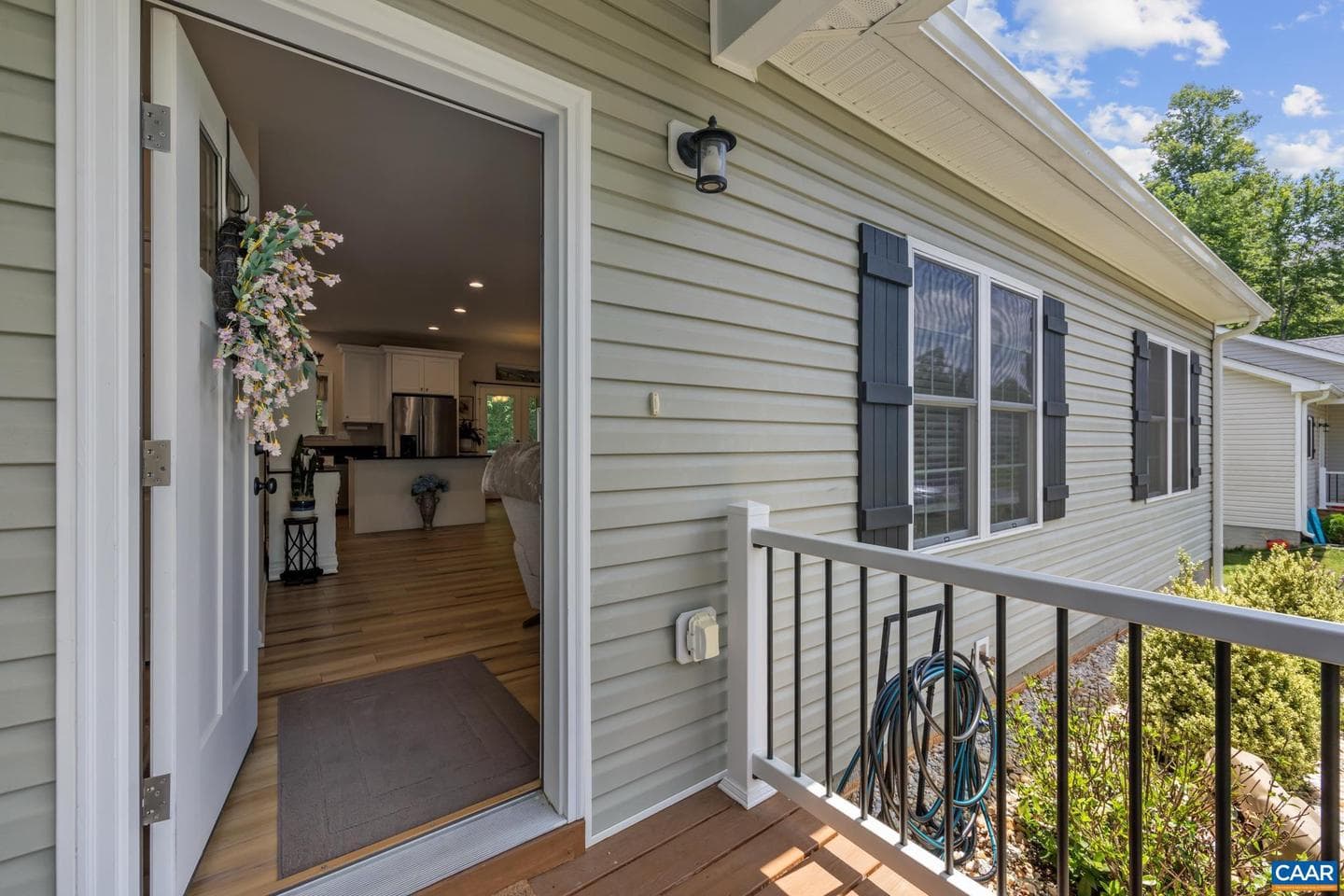 261 Barrington Dr photo 3