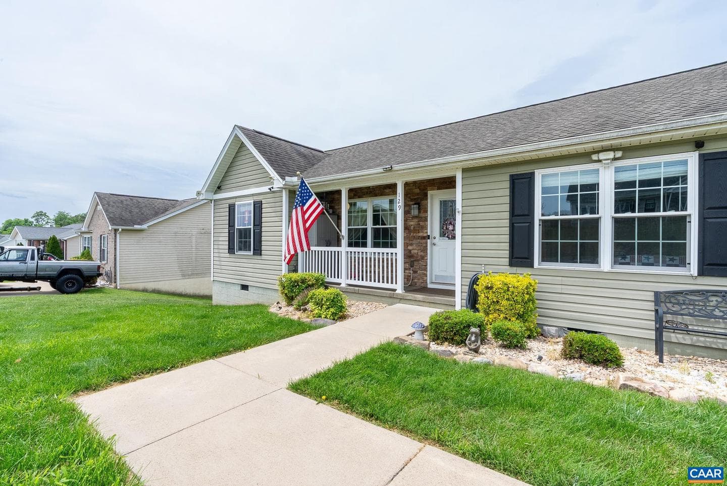 129 Thoroughbred Cir photo 4