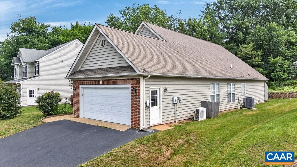153 Deerwood Rd photo 3