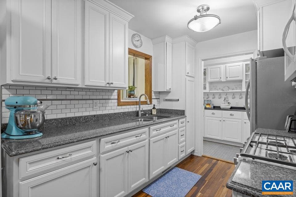 190 Hayman St photo 13