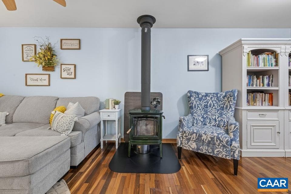 190 Hayman St photo 19