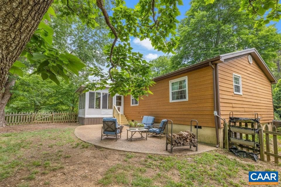 190 Hayman St photo 31