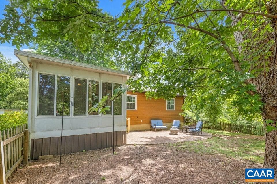 190 Hayman St photo 32
