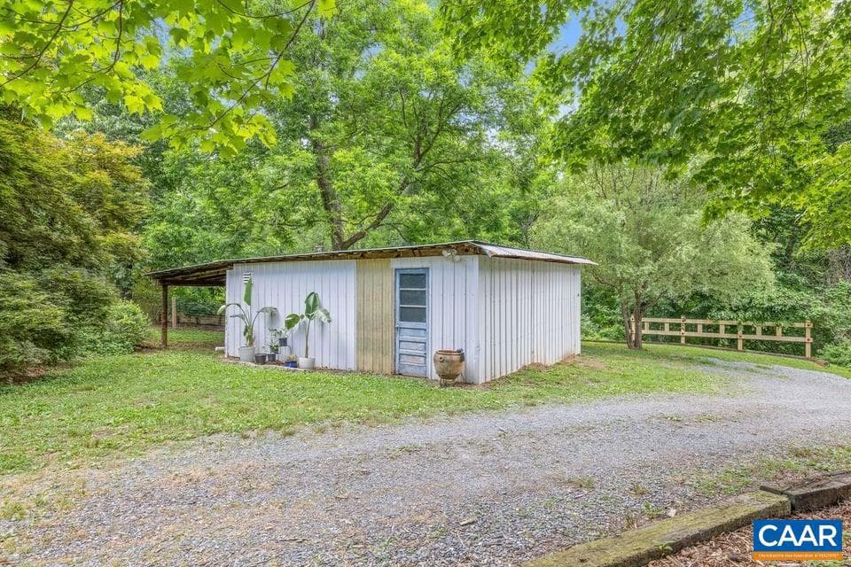 190 Hayman St photo 48