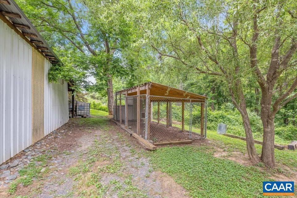 190 Hayman St photo 49