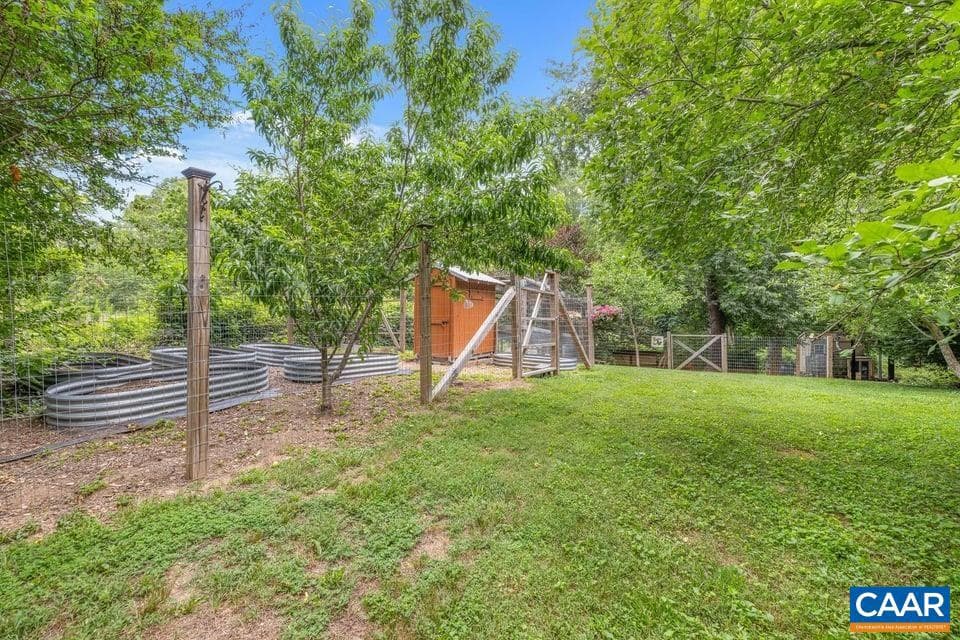 190 Hayman St photo 54