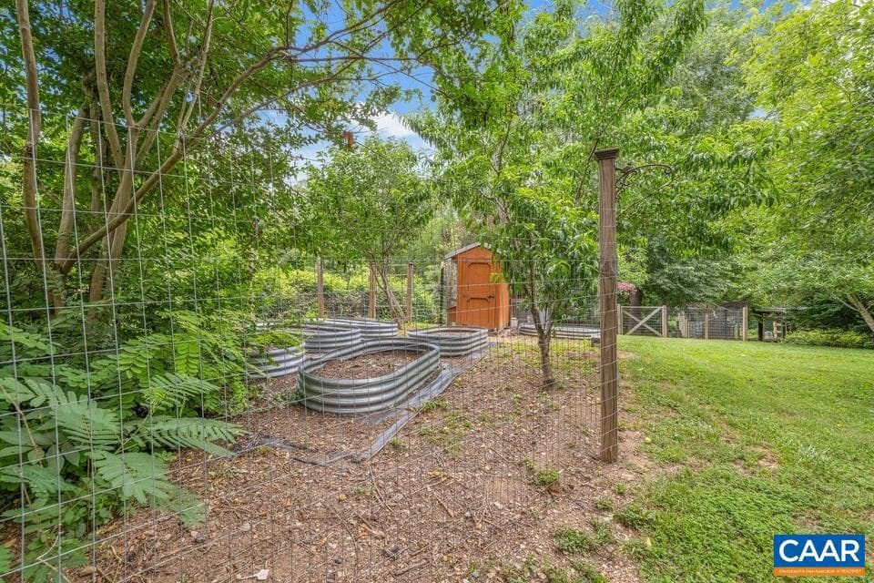 190 Hayman St photo 55