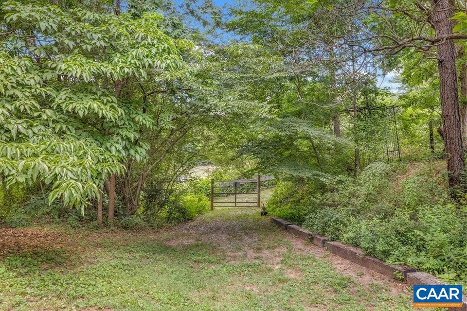 190 Hayman St photo 58