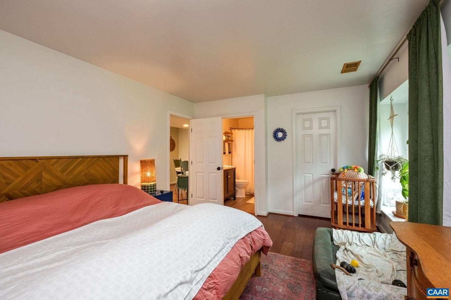 1067 Highland Dr photo 18
