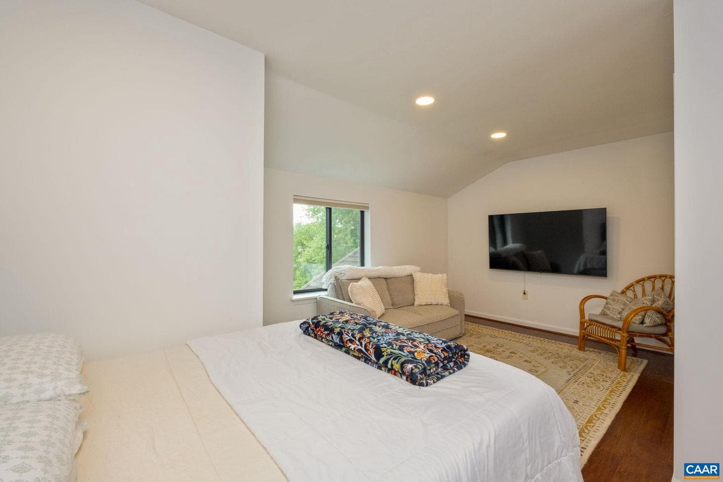 1067 Highland Dr photo 21