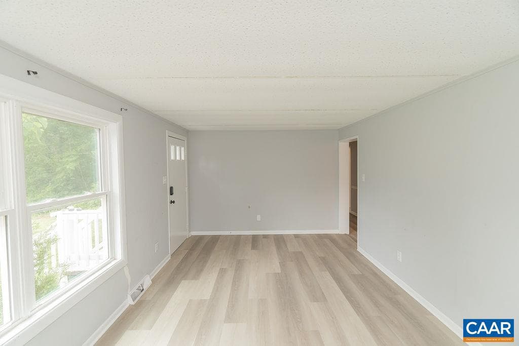 1043 Ford Ave photo 7