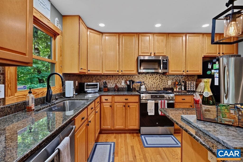 1300 Blue Ridge Dr photo 23