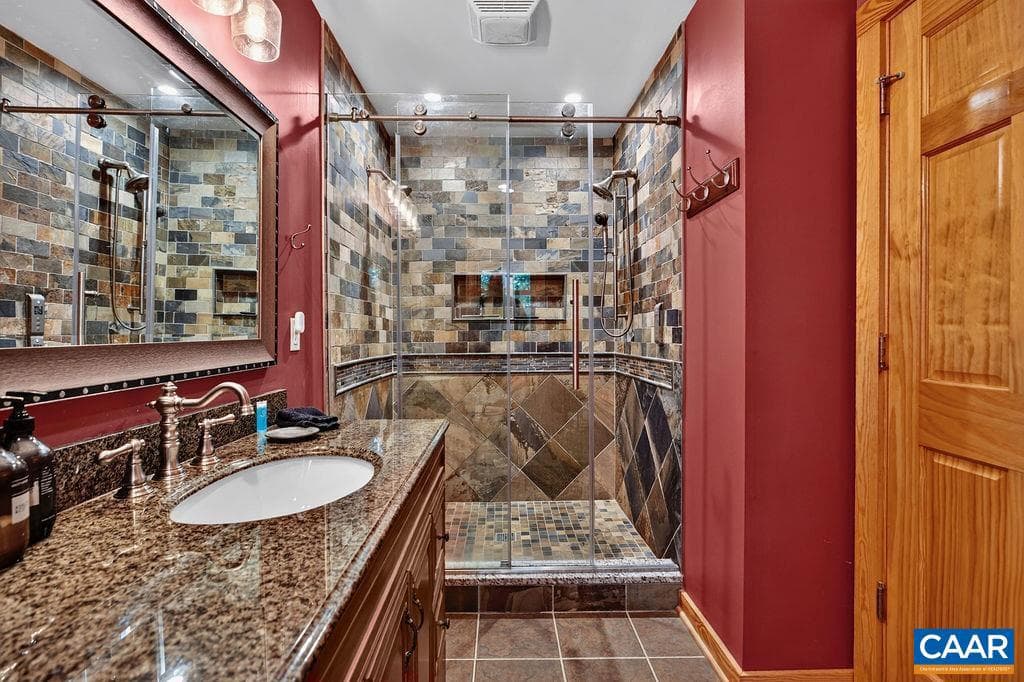 1300 Blue Ridge Dr photo 33