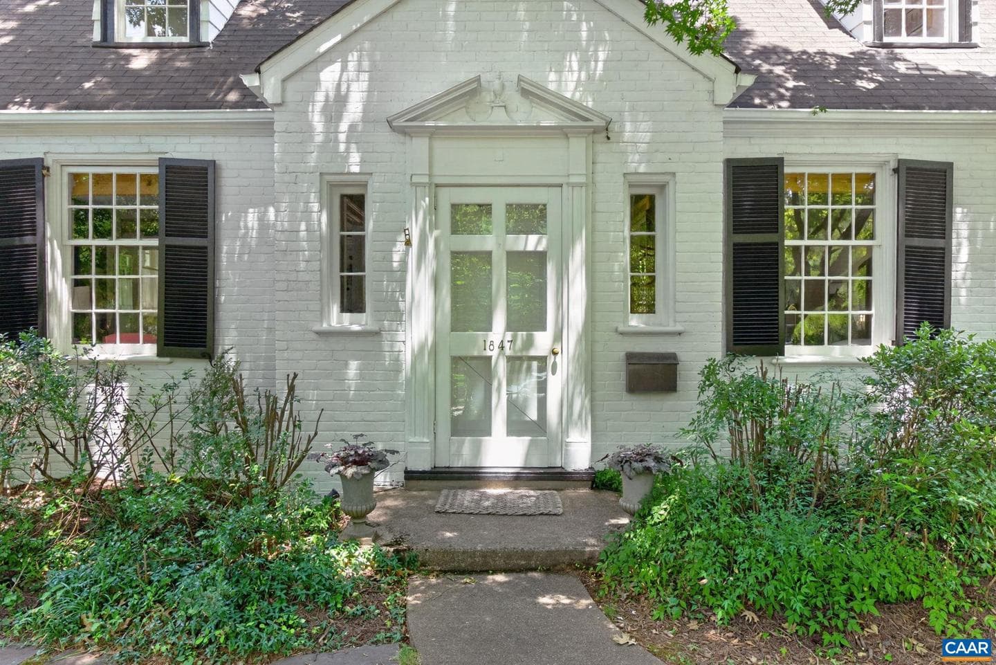 1847 Edgewood Ln photo 3