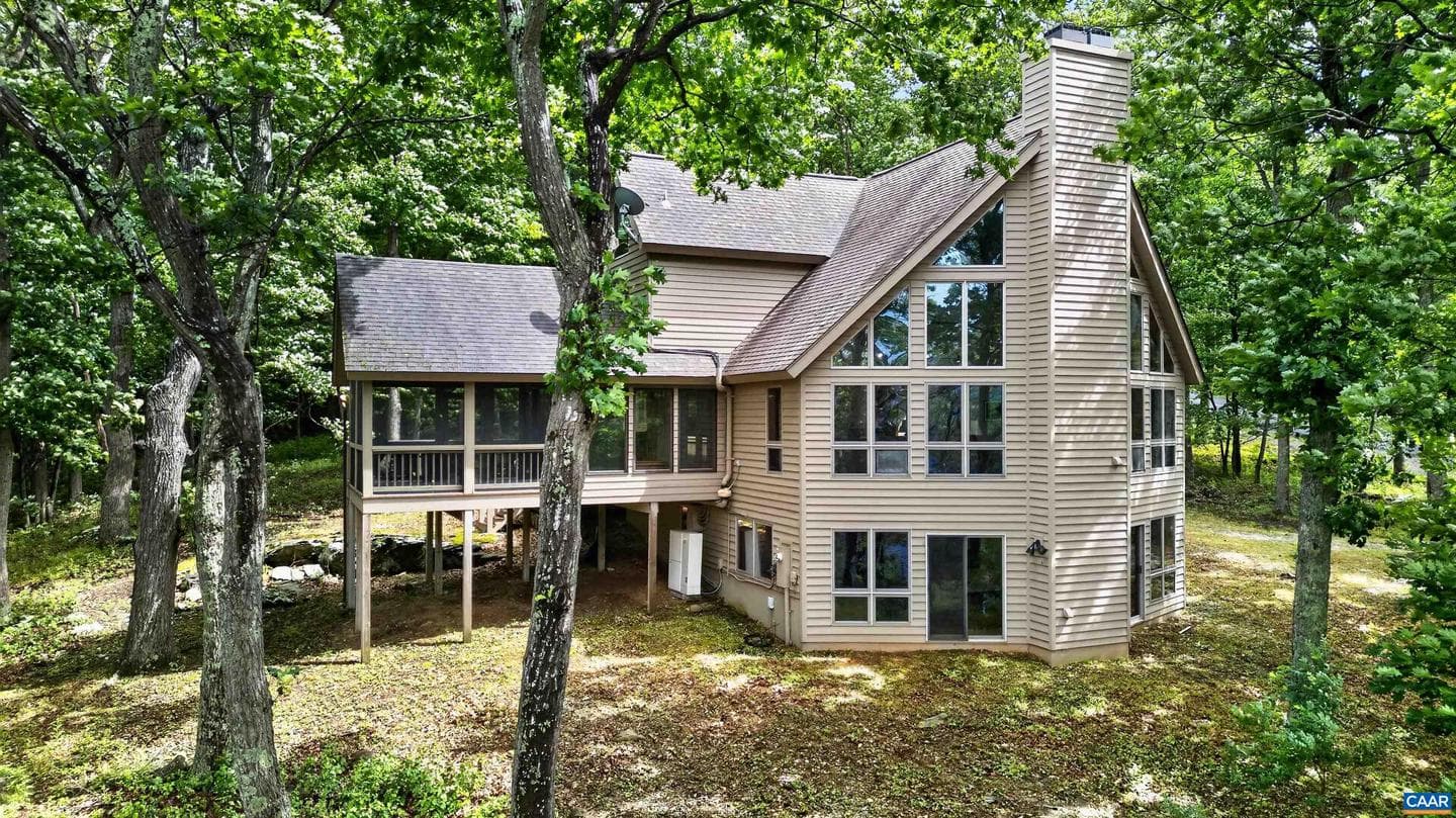 24 Pedlars Pt, Wintergreen