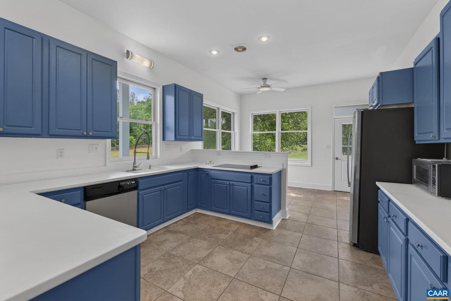 618 Rivanna Woods Dr photo 10