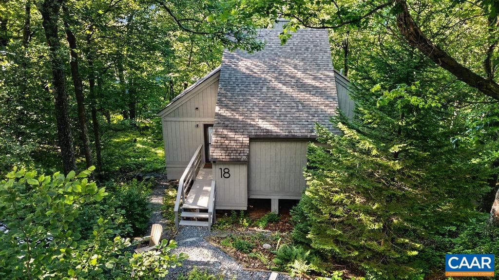 18 Squirrel Tree Ln, Roseland