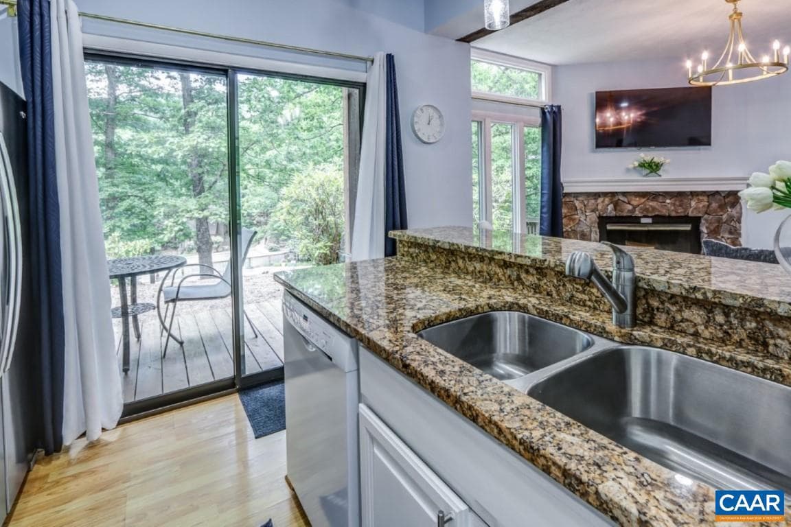 740 Laurelwood Condos photo 13