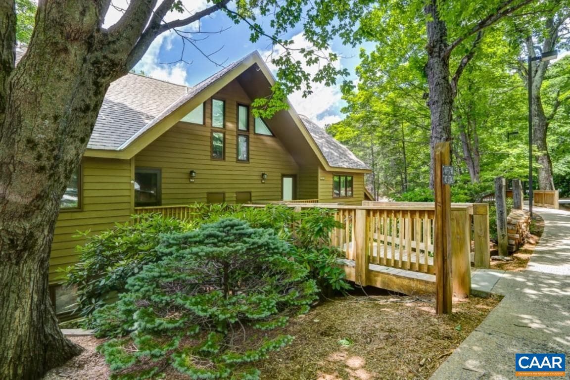 740 Laurelwood Condos photo 30