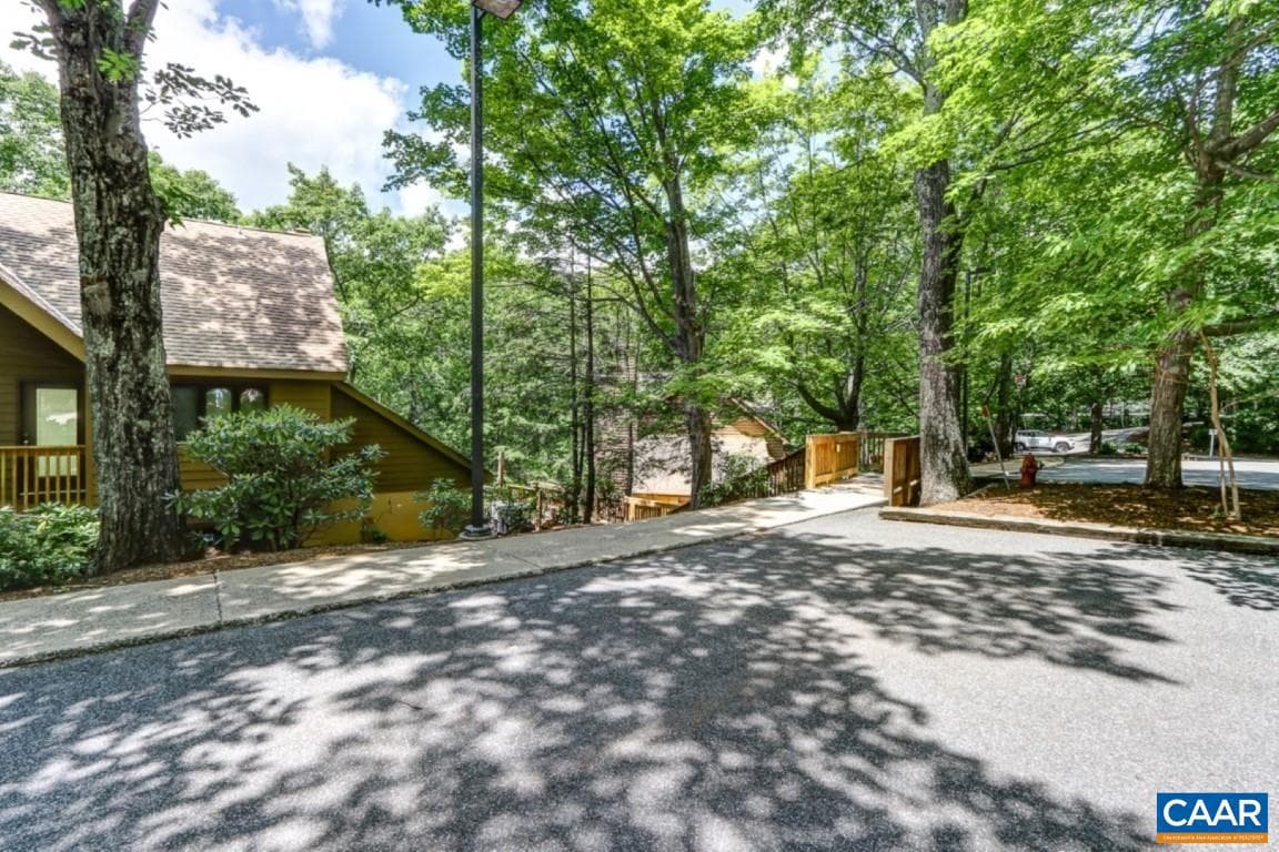 740 Laurelwood Condos photo 32