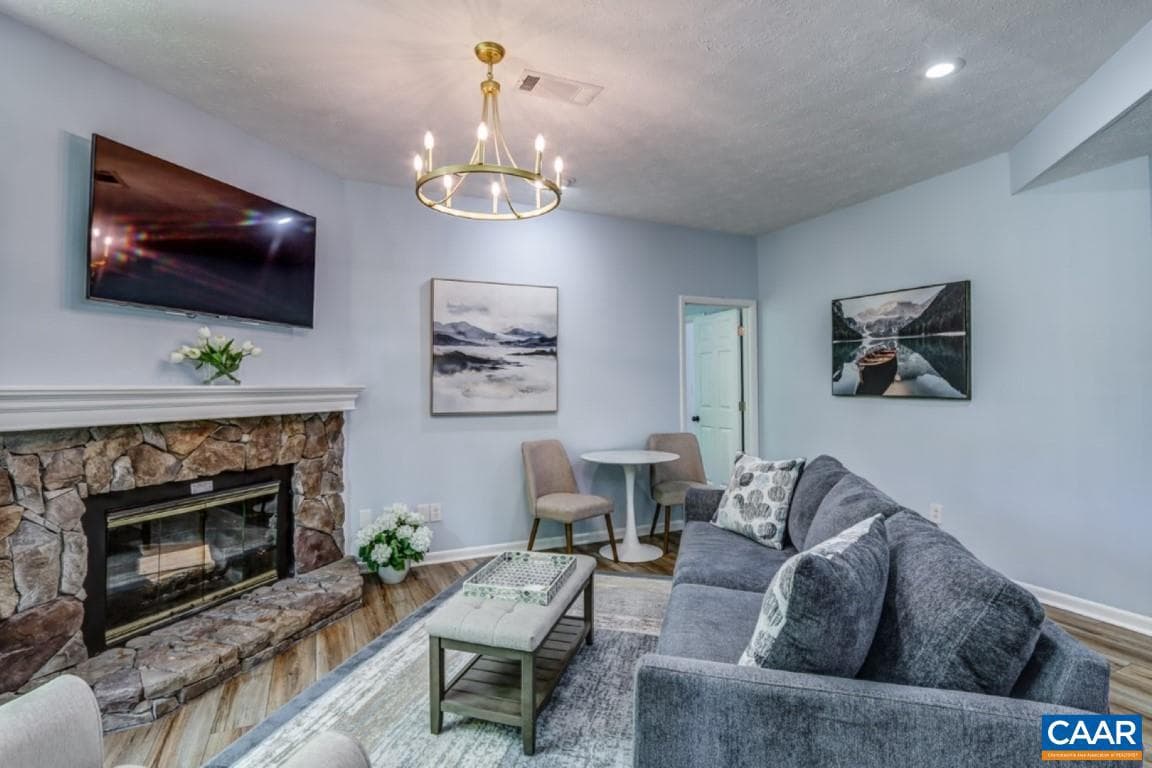 740 Laurelwood Condos photo 4