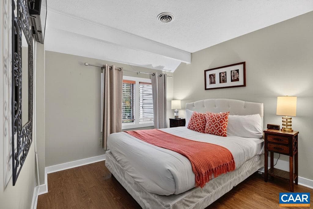 415 Three Ridges Condos photo 18