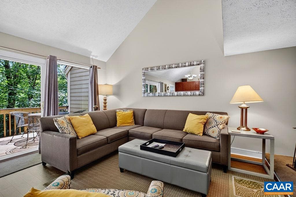415 Three Ridges Condos photo 4