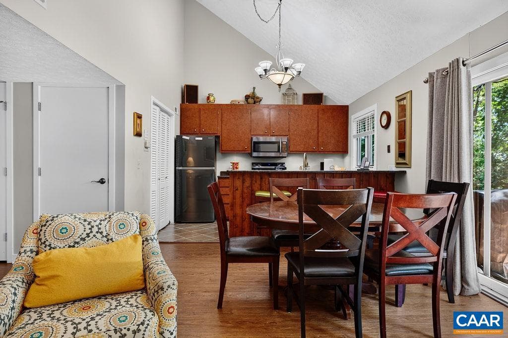 415 Three Ridges Condos photo 5