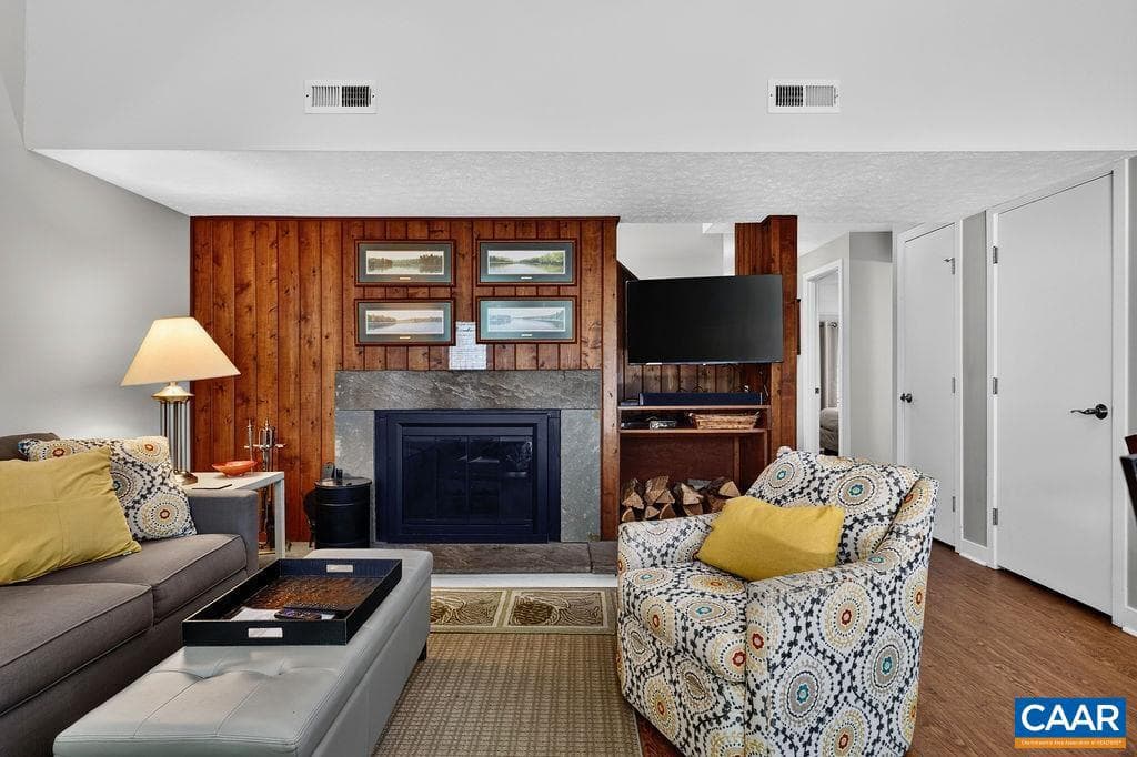 415 Three Ridges Condos photo 6