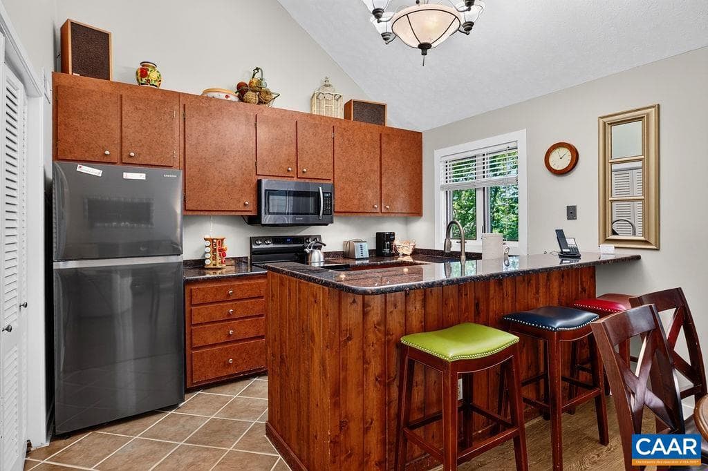 415 Three Ridges Condos photo 9