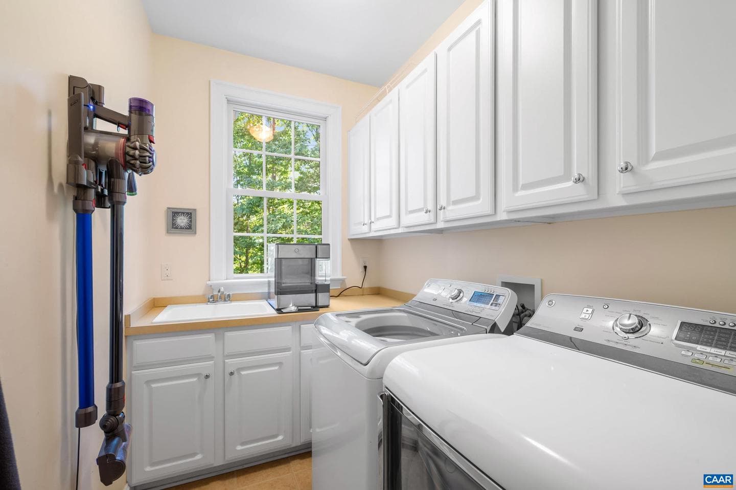 2085 Bentivar Dr photo 36