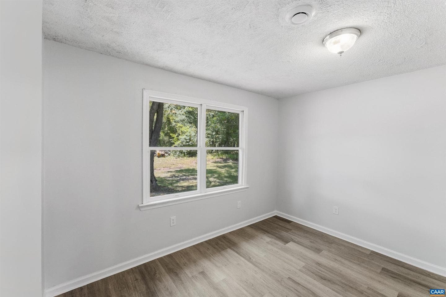 28 Hunters Ln photo 11