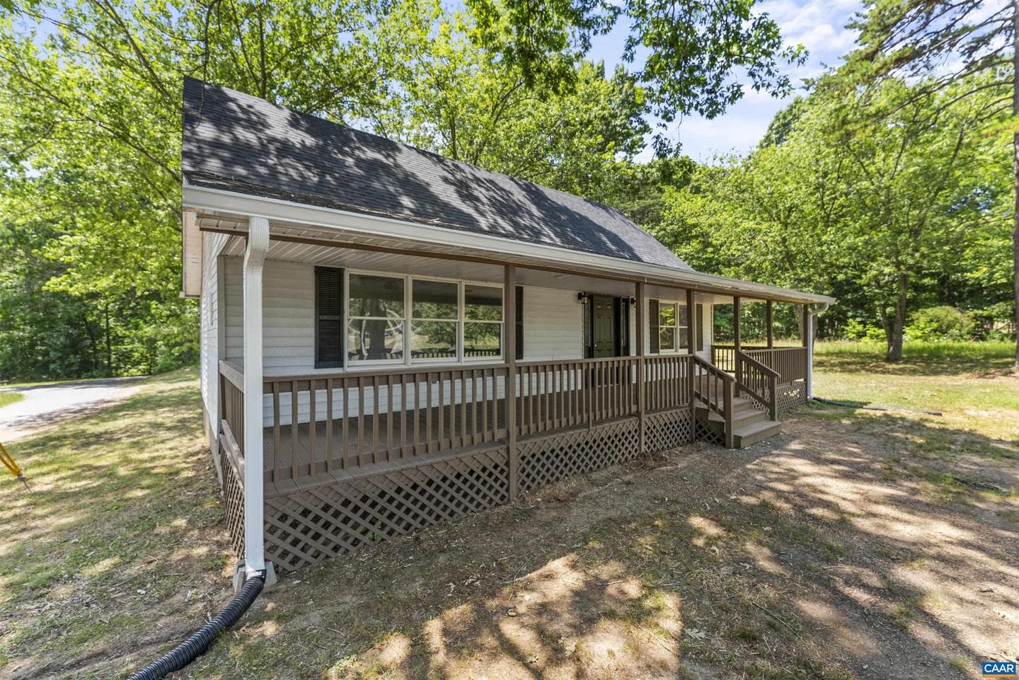 28 Hunters Ln photo 3