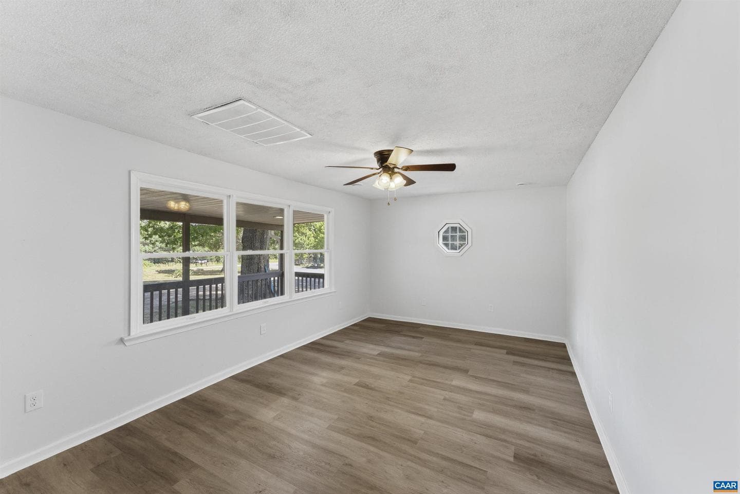 28 Hunters Ln photo 9