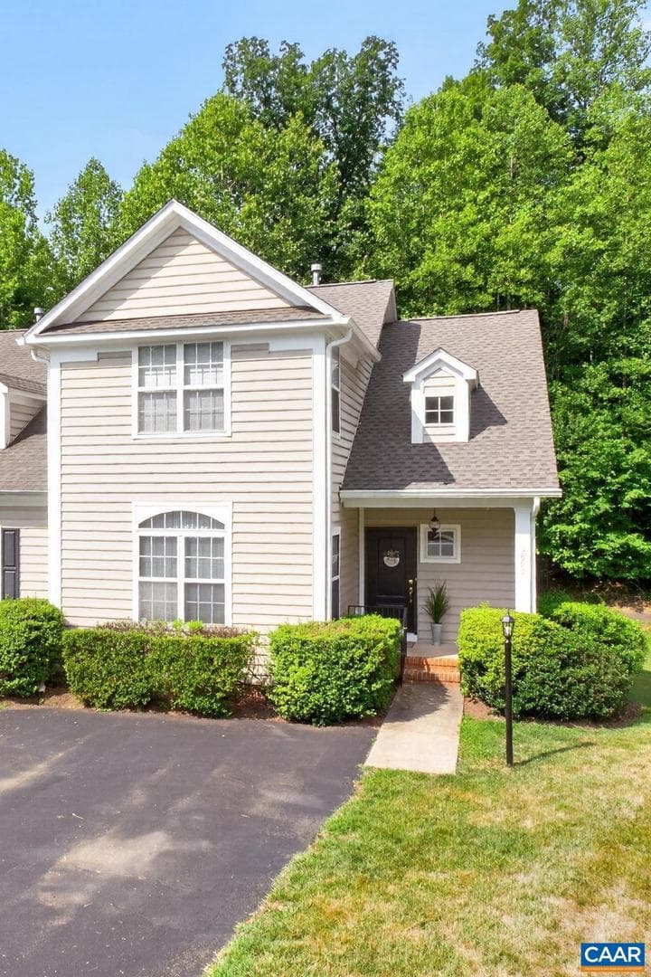 2590 Ravenscroft Way photo 4