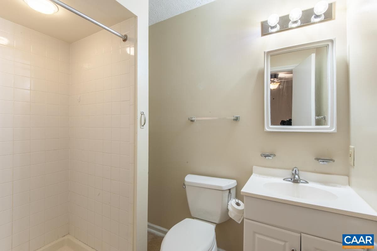 56 Riverside Dr photo 20