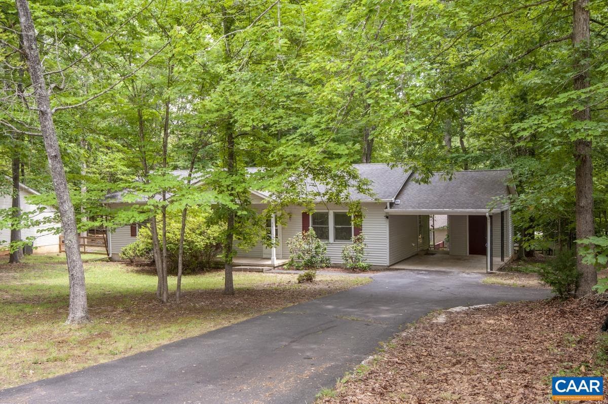 56 Riverside Dr photo 3