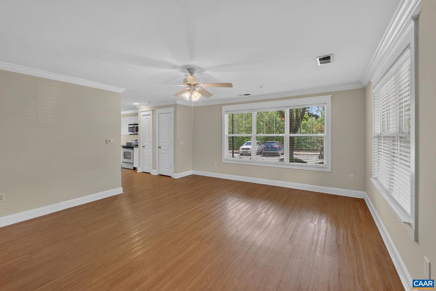 1915 Beechcrest Ct #101 photo 3