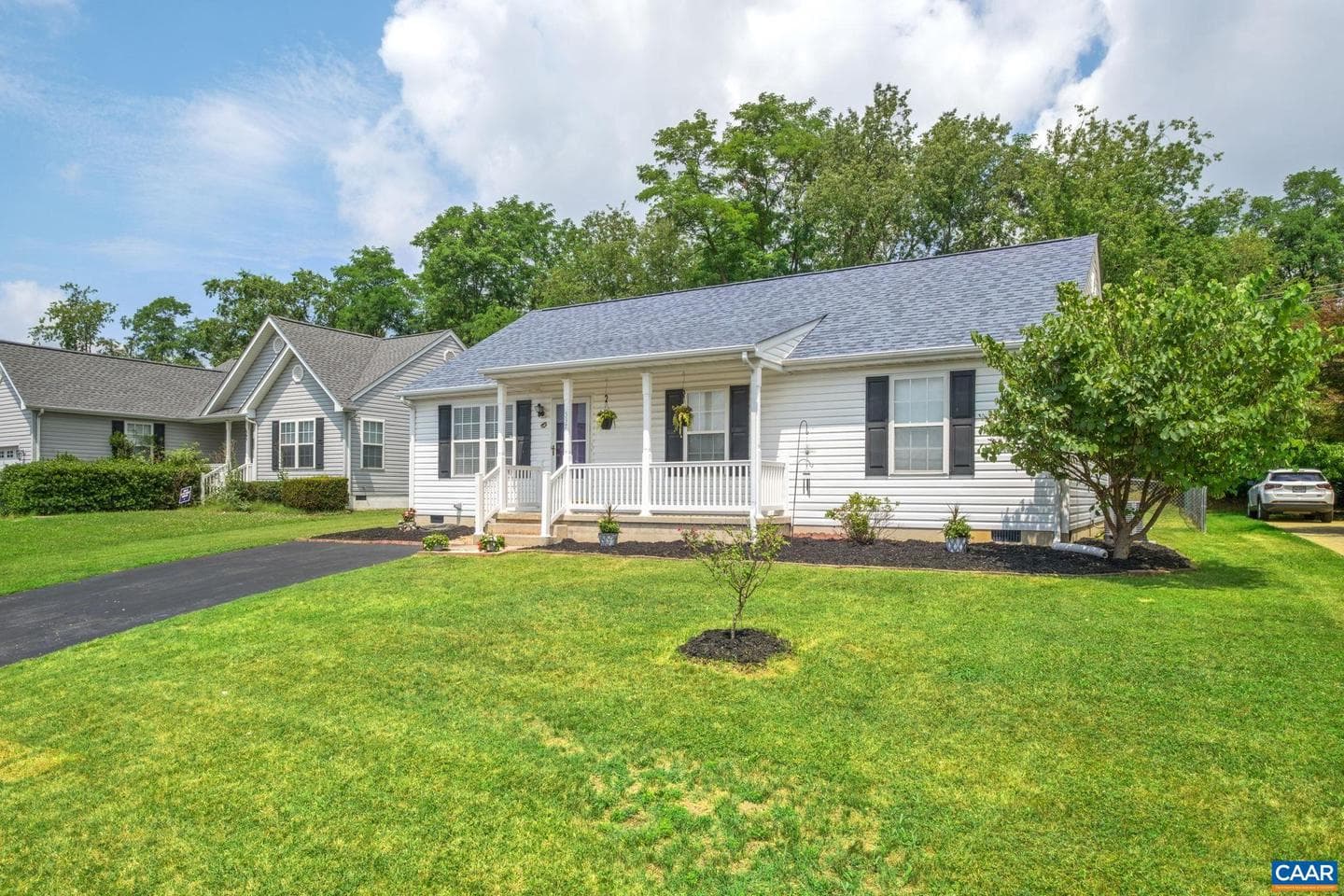 537 Edwardian Ln photo 3