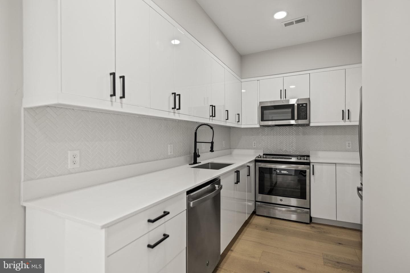 919 12th Street NE #105 photo 4