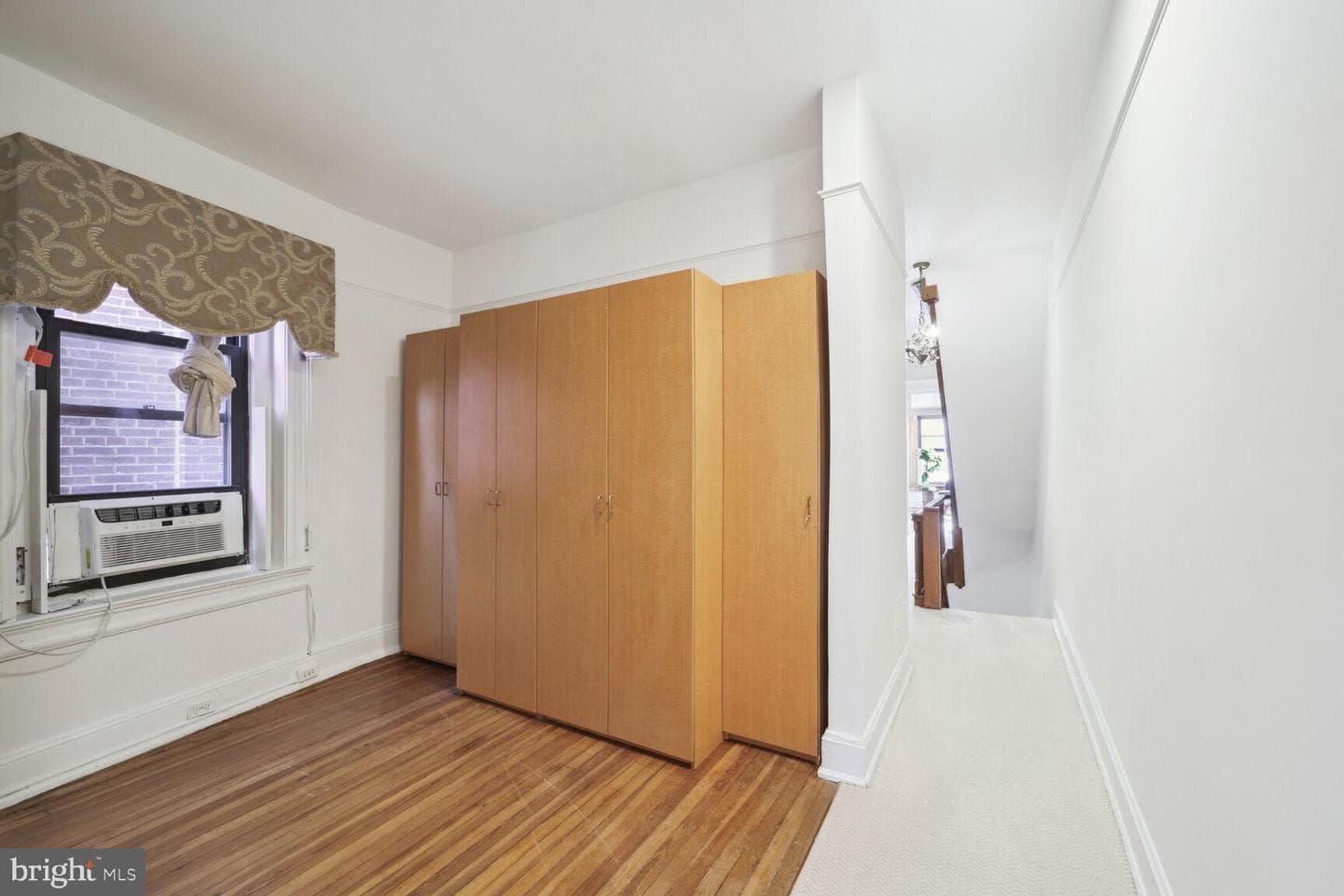 1933 Calvert Street NW photo 21