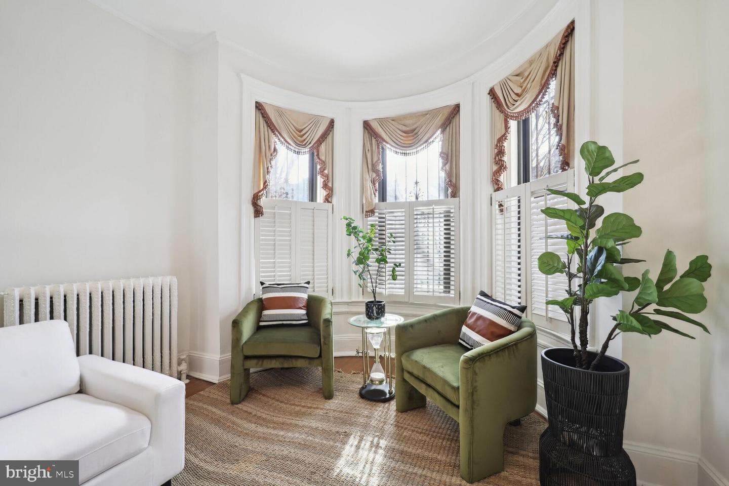 1933 Calvert Street NW photo 4