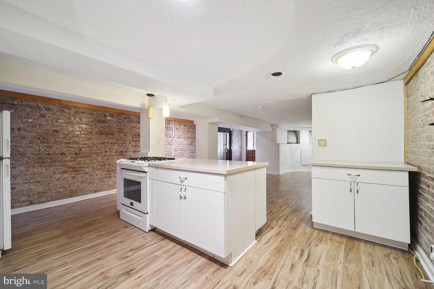1933 Calvert Street NW photo 42