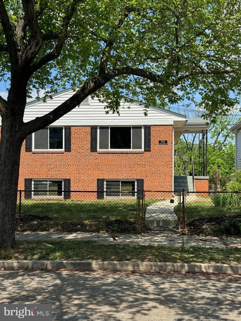 5008 Meade Street NE photo 3