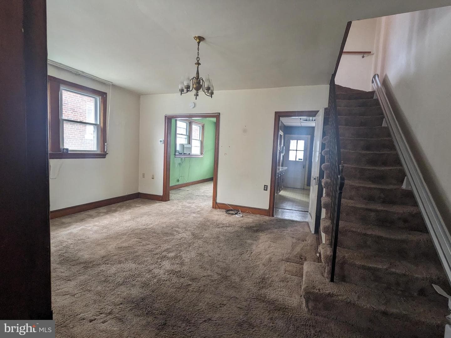 527 Quintana Place NW photo 2